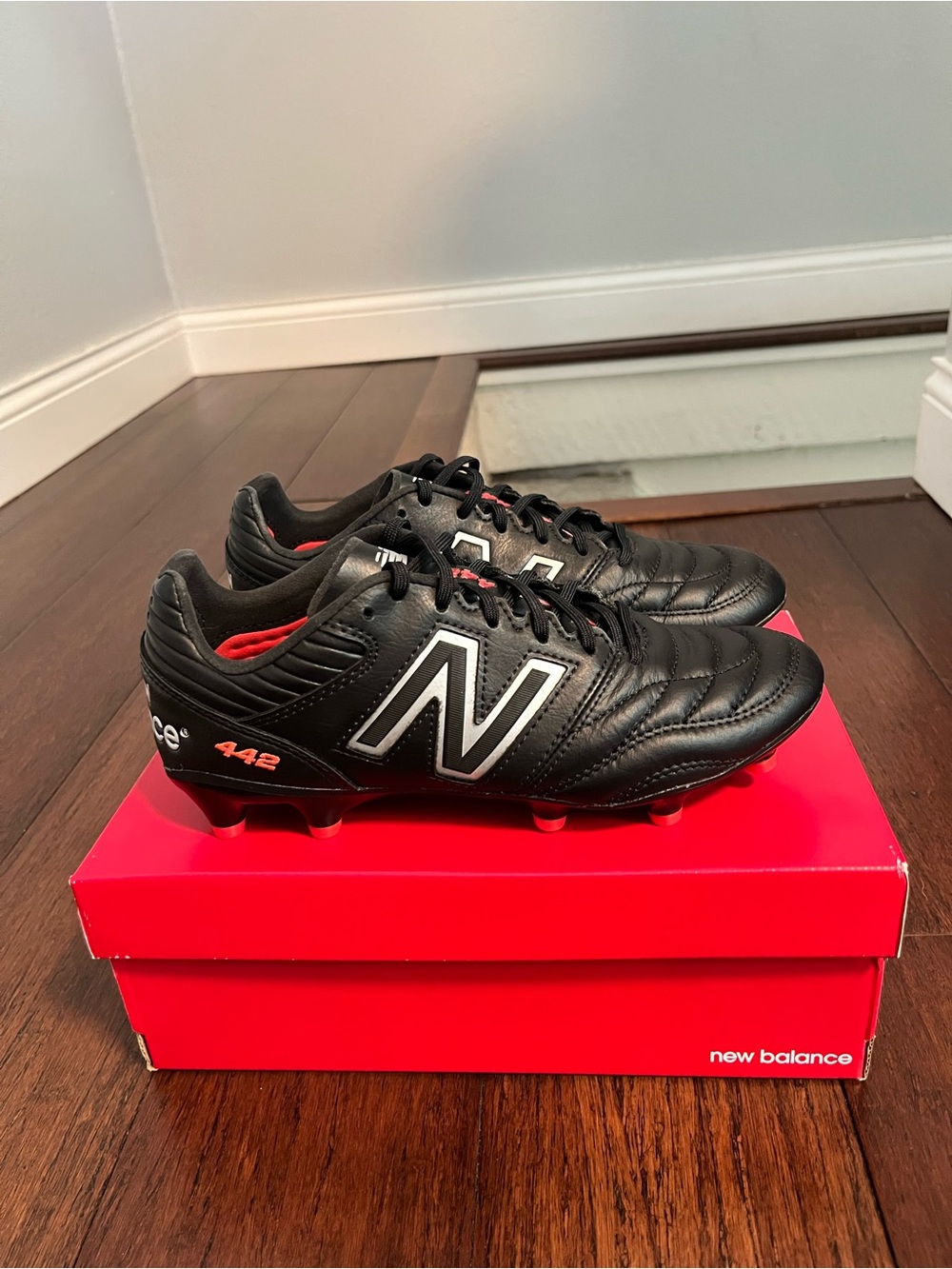New Balance Soccer Cleats Women’s Size 6